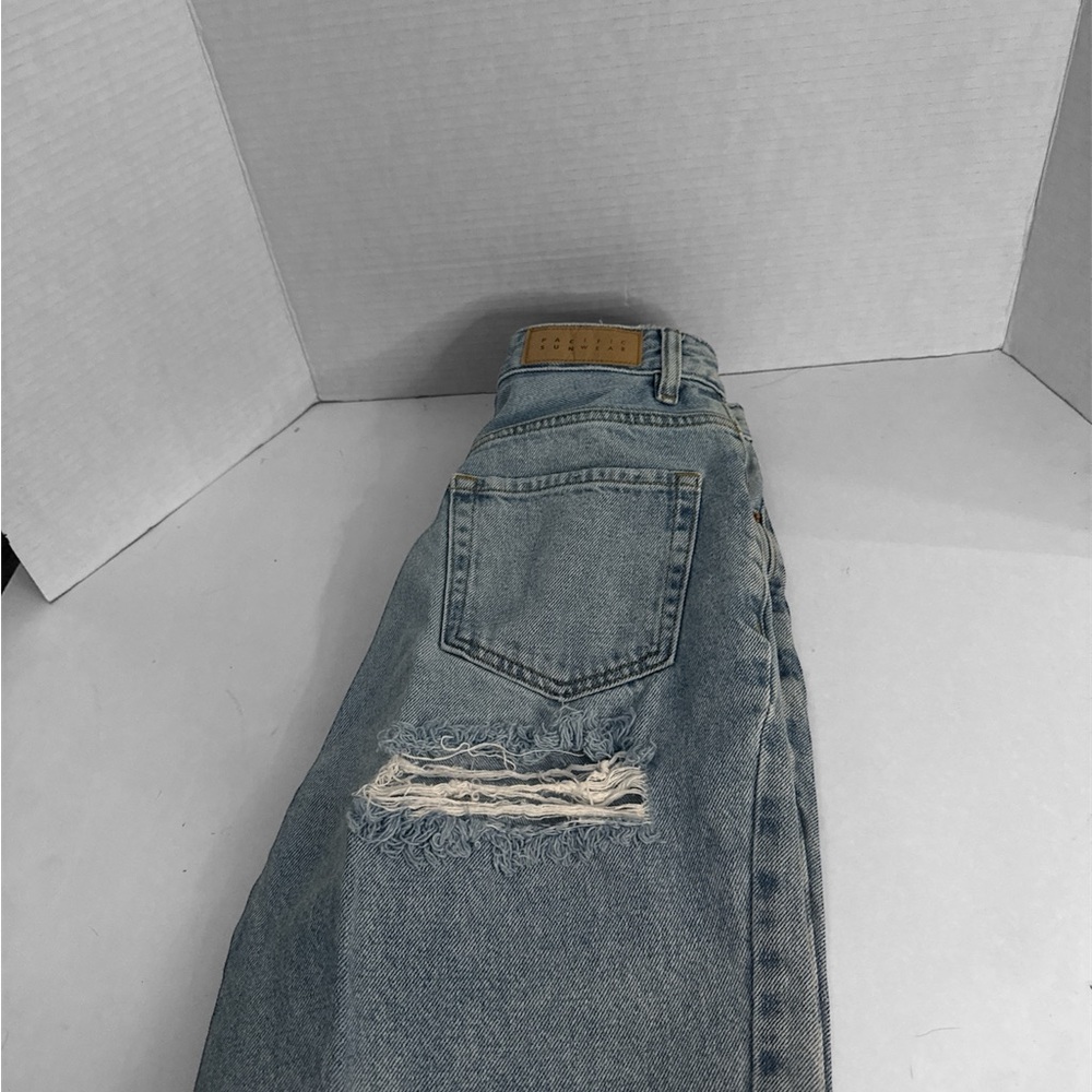 Pacsun Light Wash Wide Legged Jeans